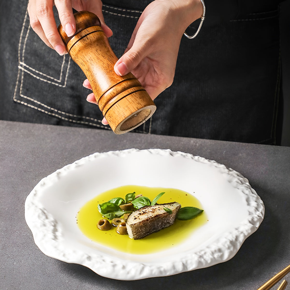 White Irregular Rock-Inspired Edge Ceramic Plates