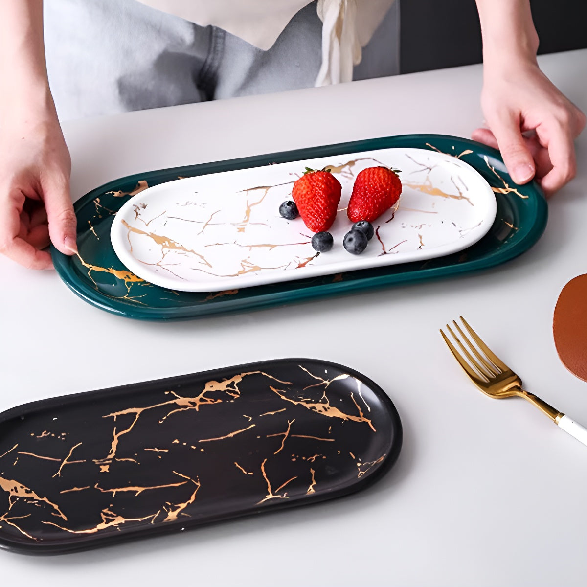 Matte Marble Pattern Ceramic Organize Tray with Gold Veins