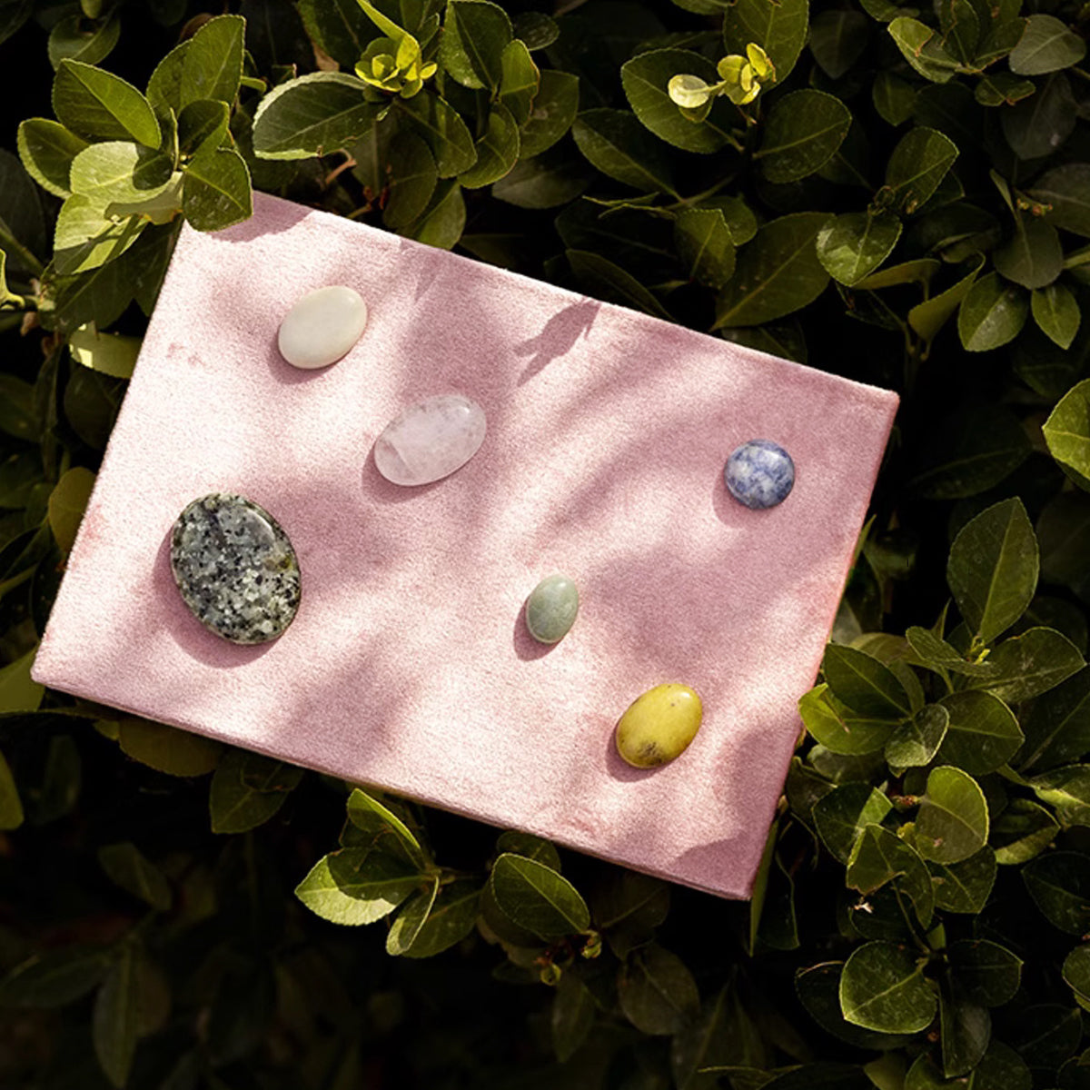 Single Layer Velvet Natural Gemstone Jewelry Organizer