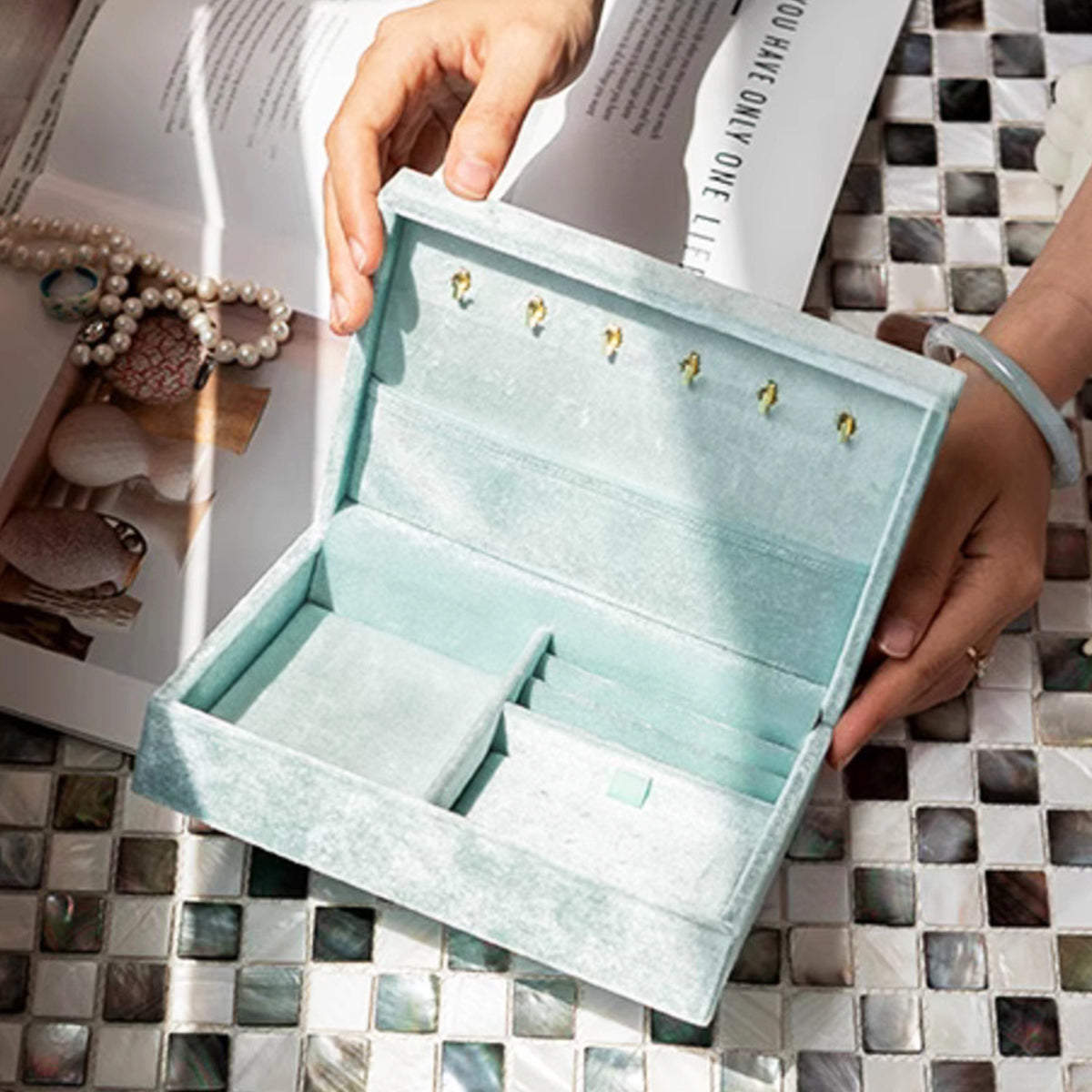 Single Layer Velvet Natural Gemstone Jewelry Organizer