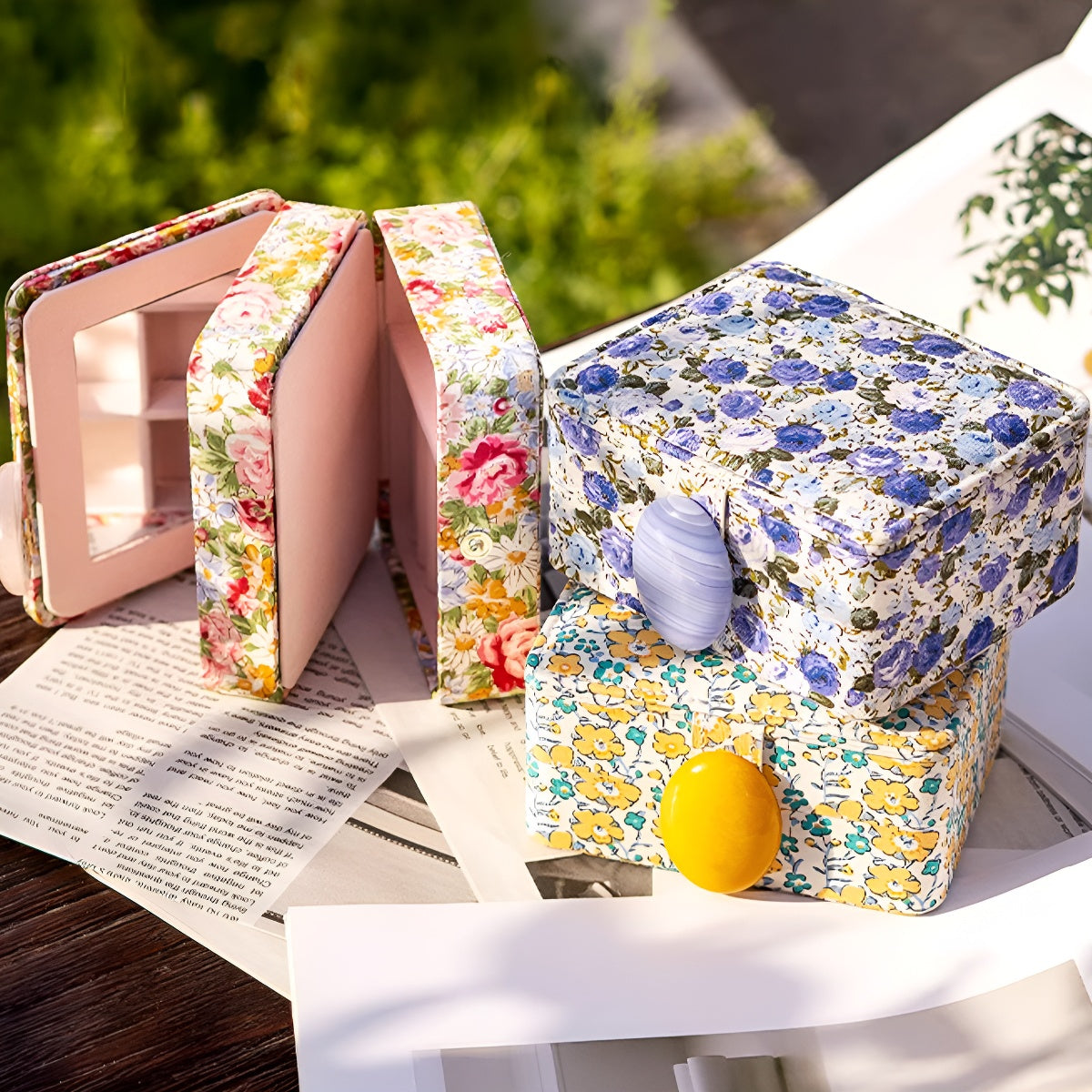 Double Layers Floral Pattern Natural Stone Closure Portable Mini Jewelry Box