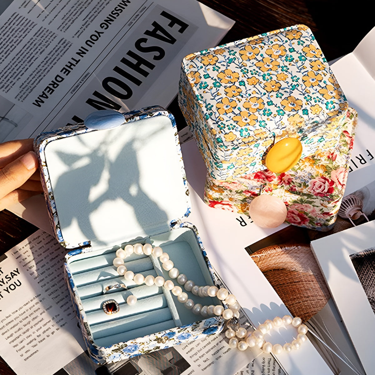 Double Layers Floral Pattern Natural Stone Closure Portable Mini Jewelry Box