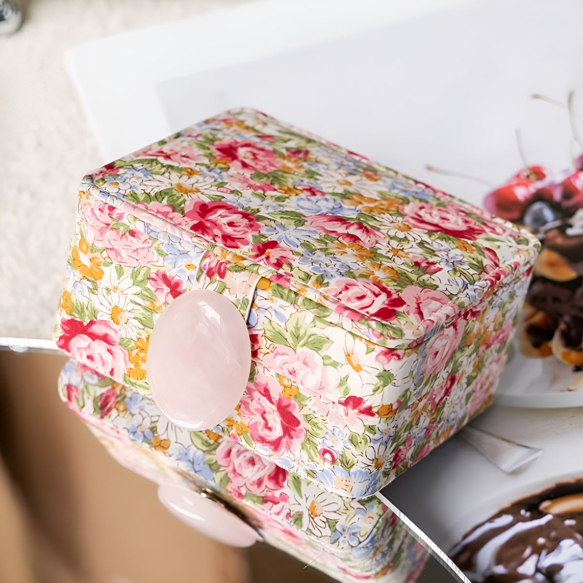 Double Layers Floral Pattern Natural Stone Closure Portable Mini Jewelry Box